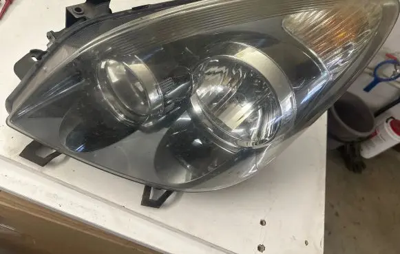 Toyota Corolla Verso AR10 Headlight/headlamp P7106L