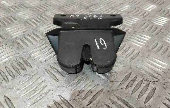 Audi A4 S4 B5 8D Tailgate/trunk/boot lock/catch/latch 170298
