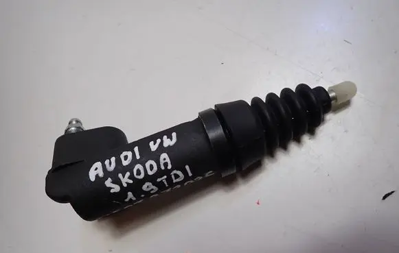 Audi A4 S4 B5 8D Clutch slave cylinder 372025