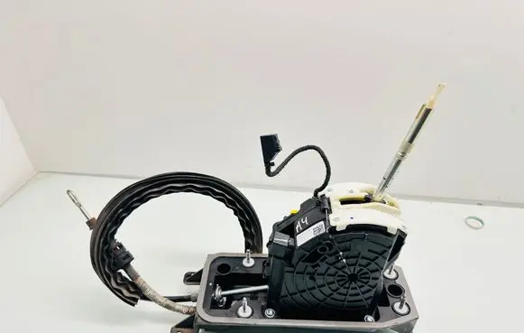 Volkswagen PASSAT B8 Gear shifter/selector 3Q1713023E S038211013F