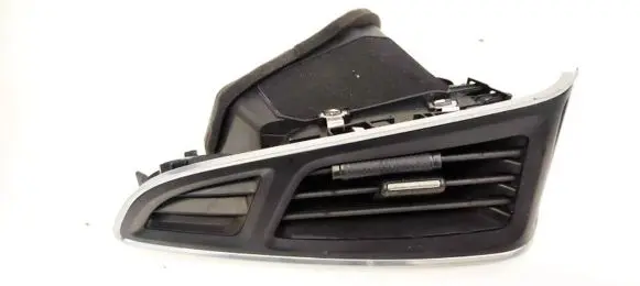 Ford Focus Dash center air vent grill BM51018B019