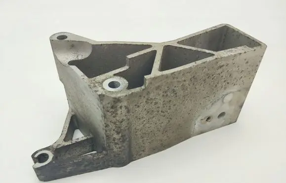 Volvo S60 Engine mounting bracket