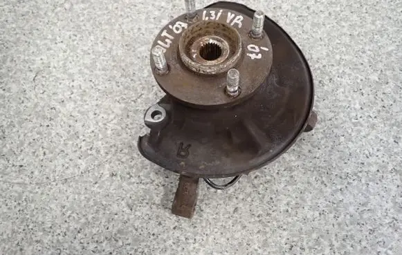 Mitsubishi Colt Front wheel hub spindle knuckle