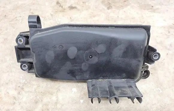 Vacuum air tank