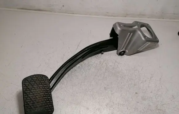 Mercedes-Benz GL X164 Brake pedal A1642901901