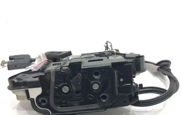 Seat Alhambra (Mk2) Front door lock 5K1837015E