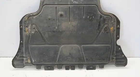 Volkswagen PASSAT B8 Engine splash shield/under tray 5Q0825236ACR 5Q0825236