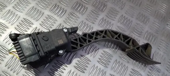 Ford Focus Accelerator throttle pedal 4M519F836BH 4M519F836-BH