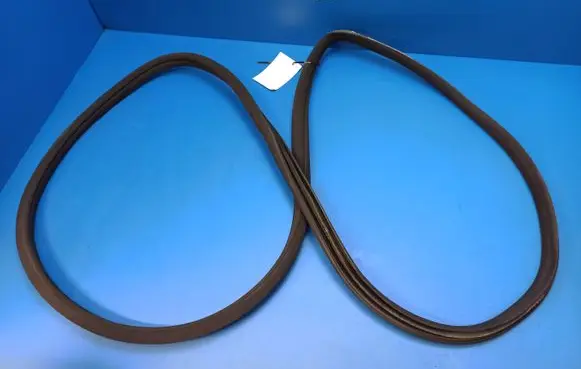 Mercedes-Benz E W211 Front door rubber seal 211697