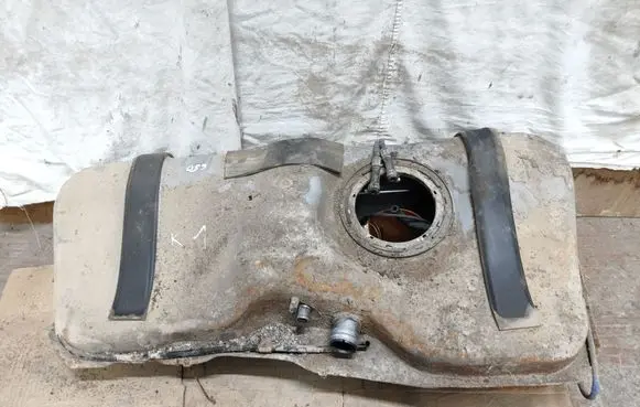 Opel Corsa B Fuel tank 818568