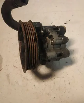 Toyota Avensis T220 Power steering pump U07