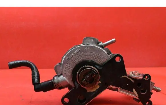 Volkswagen Golf IV Vacuum pump 038145209K