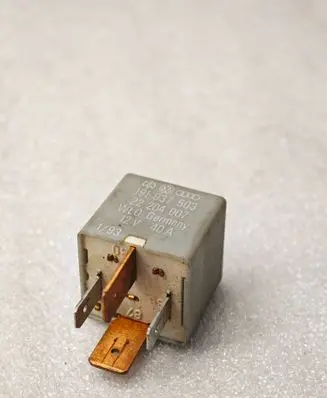 Volkswagen Golf III Other relay 191937503 22204007