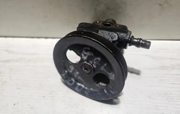Mitsubishi Galant Power steering pump 8X138