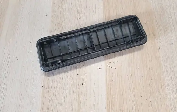 Volkswagen Polo VI Quarter panel pressure vent 6X0819465E