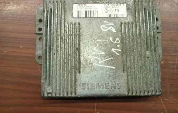 Renault Megane I Engine control unit/module 7700870572 7700103983 S103750004