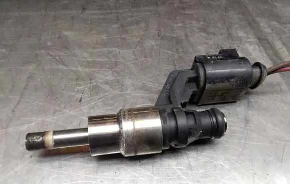 Volkswagen Golf V Fuel injector 03C906036A