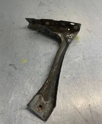 Audi A6 S6 C5 4B Fender mounting bracket 4B0821135A