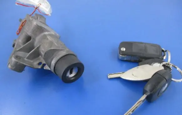 Skoda Octavia Mk1 (1U) Ignition lock 4B0905851C