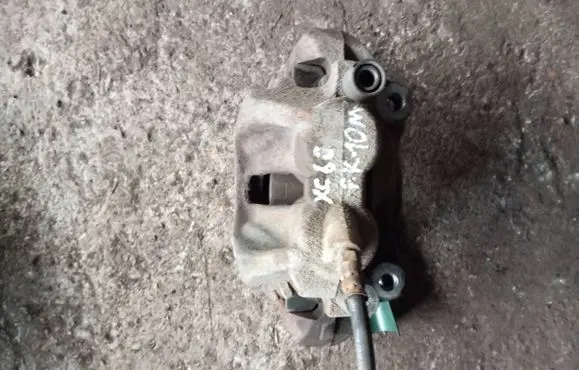 Volvo XC60 Front brake caliper 927