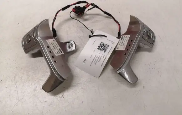 Steering wheel buttons/switches