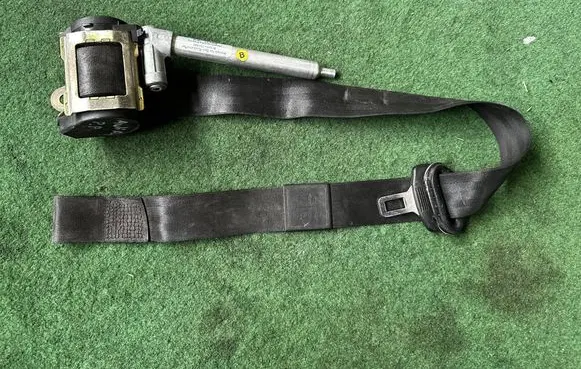 Audi A3 S3 8L Front seatbelt 0566289401