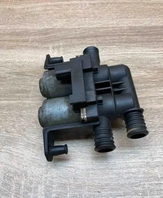 BMW 5 E39 Coolant heater control valve 8374995 1147412137