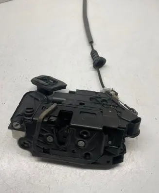 Volkswagen Golf VII Rear door lock 5K4839015R