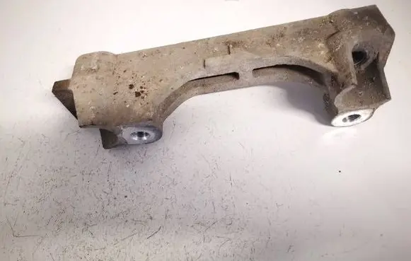 Toyota RAV 4 (XA30) Engine mounting bracket