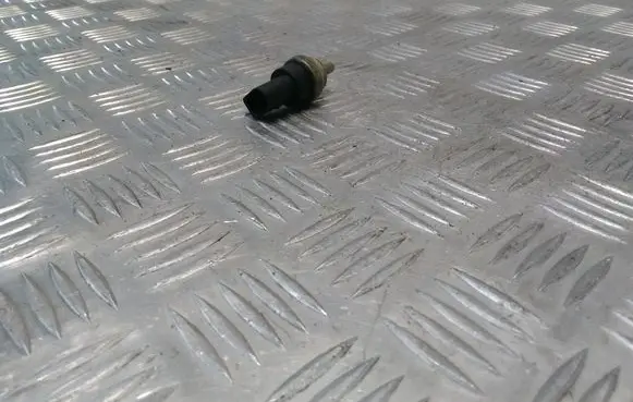 Coolant temperature sensor