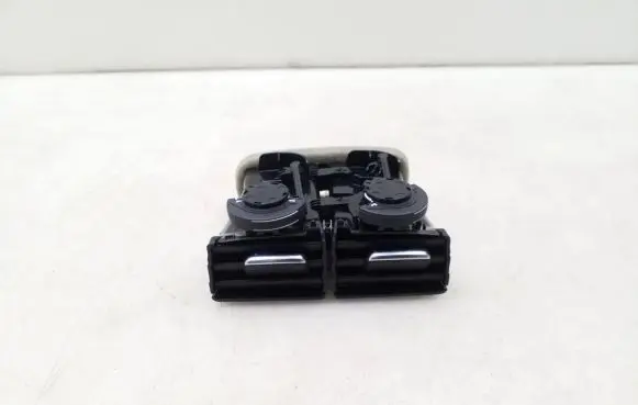 Volvo XC90 Dash center air vent grill 31365121