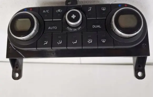 Nissan Qashqai Air conditioning (A/C) switch 