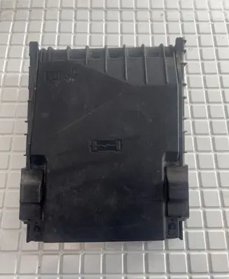 Volkswagen Golf V Fuse box cover 1K0937132F 17180061 014189871