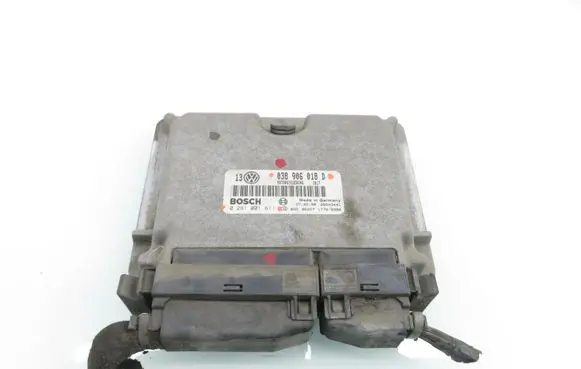 Volkswagen Golf IV Engine control unit/module 0281001611 038906018D