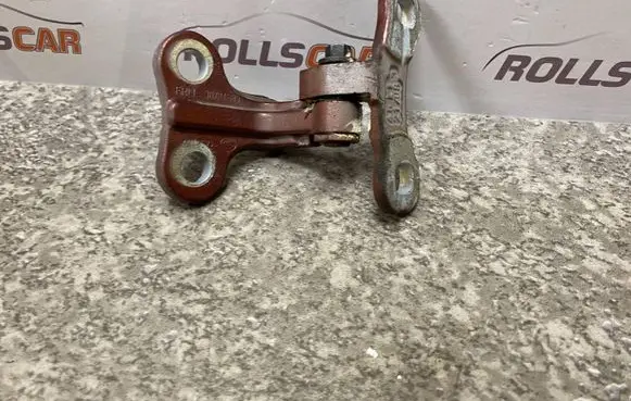 Volvo V50 Front door lower hinge 30784889