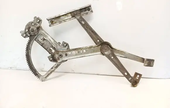 Mercedes-Benz E W124 Front door manual window regulator 1247201746
