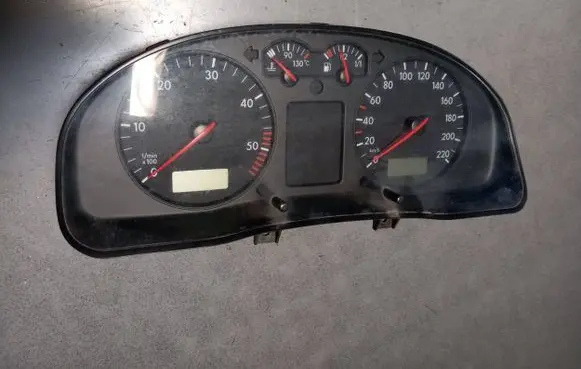 Volkswagen PASSAT B5 Speedometer (instrument cluster) 3B1919860C