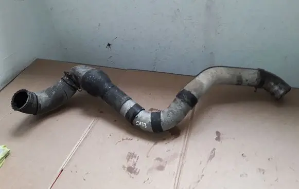 Hyundai Trajet Intercooler hose/pipe NOCODE
