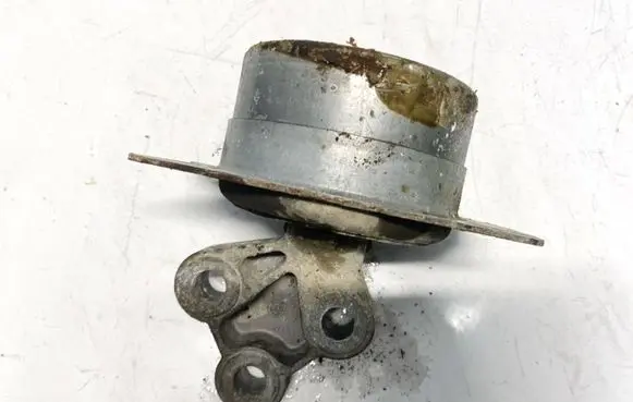 Engine mount bracket
