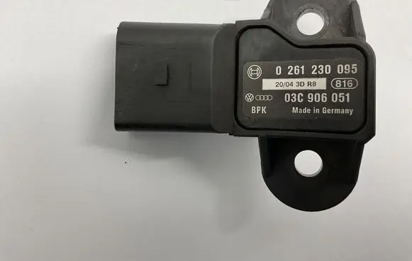 Volkswagen Golf V Air pressure sensor 0261230095 03C906051
