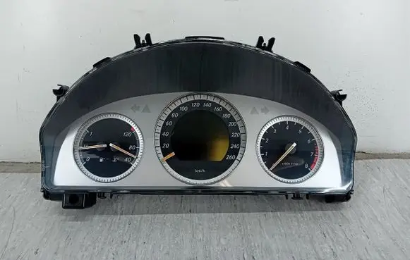Speedometer (instrument cluster)