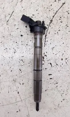 Audi A8 S8 D3 4E Fuel injector 057130277AG