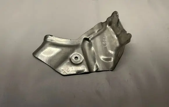 BMW 5 GT F07 Heat shield in engine bay 7233901