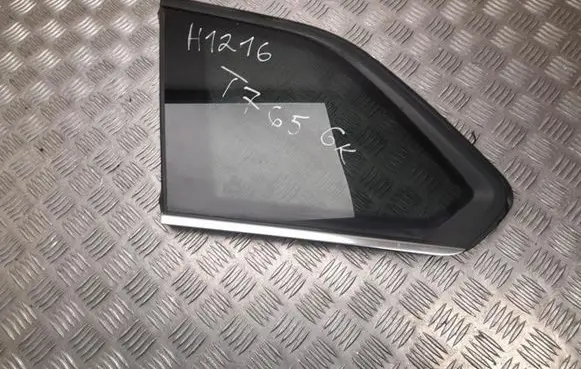 Volkswagen Golf VIII Rear side window 5H9845297