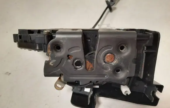 Volvo XC60 Front door lock 240015103 30799301 A048069