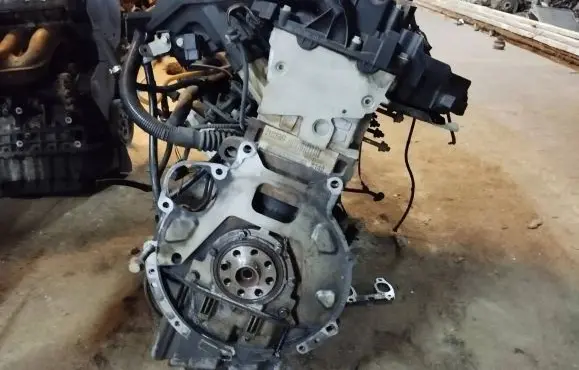 BMW 5 E39 Engine 21229389 8740