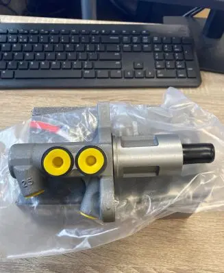 Audi A4 S4 B7 8E 8H Master brake cylinder 8E0611021B