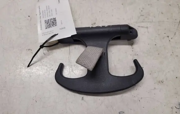 Mercedes-Benz E W212 Tie down hook / loop A2128100040