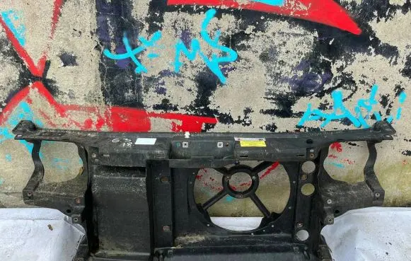 Volkswagen Golf III Radiator support slam panel 1H0805594