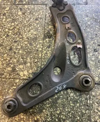 Opel Vivaro Front lower control arm/wishbone 8200395007 93853454
